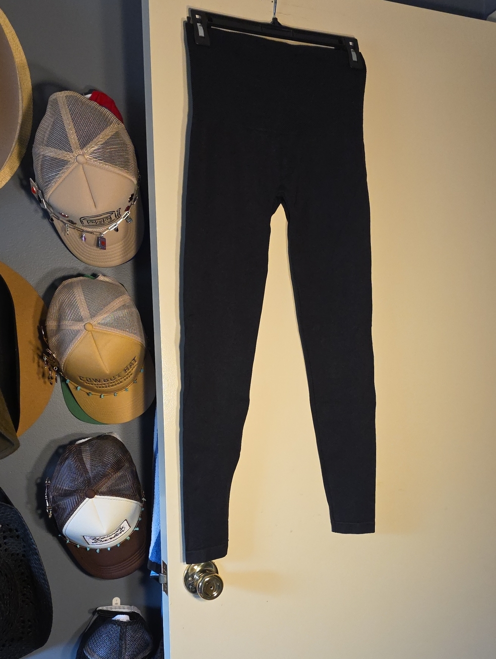 Nwot Assets By Spanx Black Compression Leggings